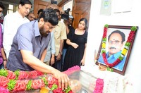 Chiranjeevi pays homage to Vijaya Bapineedu
